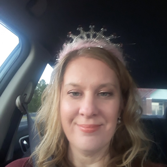 Meet your Posher, Angela - Picture 1 of 1